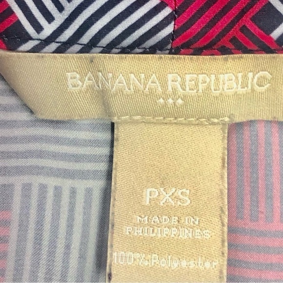 Banana Republic sleeveless blouse red white black asymmetrical print PXS - Picture 7 of 10